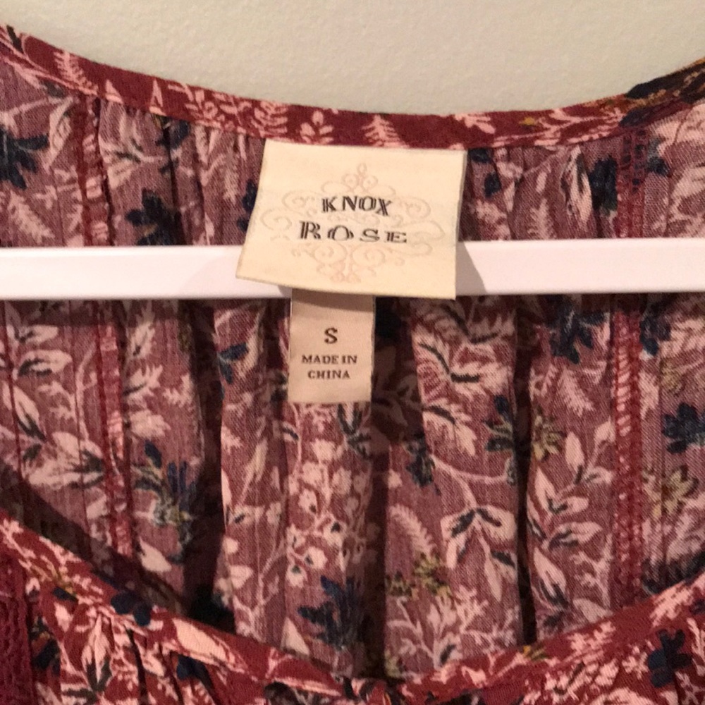 Red pattern flowy top - Picture 3 of 5